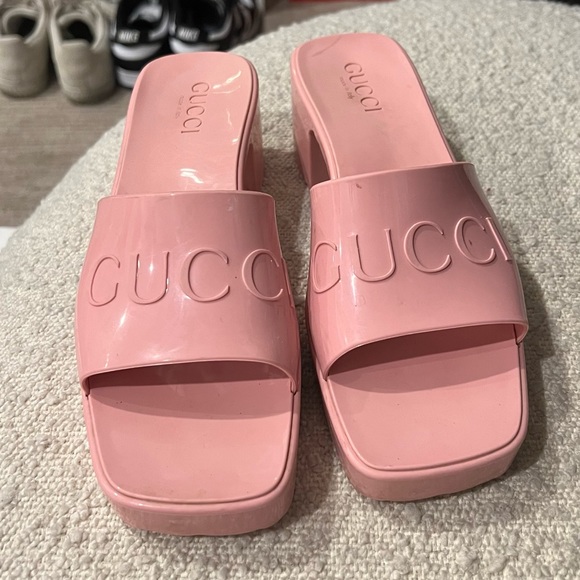 gucci pink rubber shoes